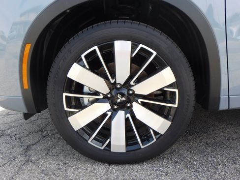 New 2025 Mitsubishi Outlander SEL image 3