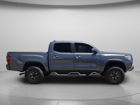 Used 2022 Toyota Tacoma SR w/ SR Convenience Package RWD image 9