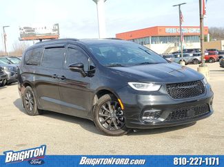 Used 2021 Chrysler Pacifica Touring-L w/ Uconnect Theater Family Group video 1