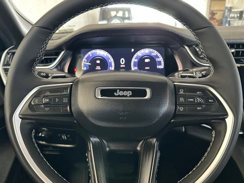 New 2025 Jeep Grand Cherokee Laredo X w/ Luxury Tech Group I image 23