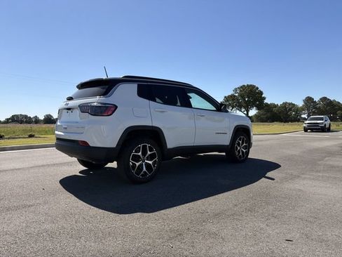 Used 2026 Jeep Compass Limited AWD/4WD image 5