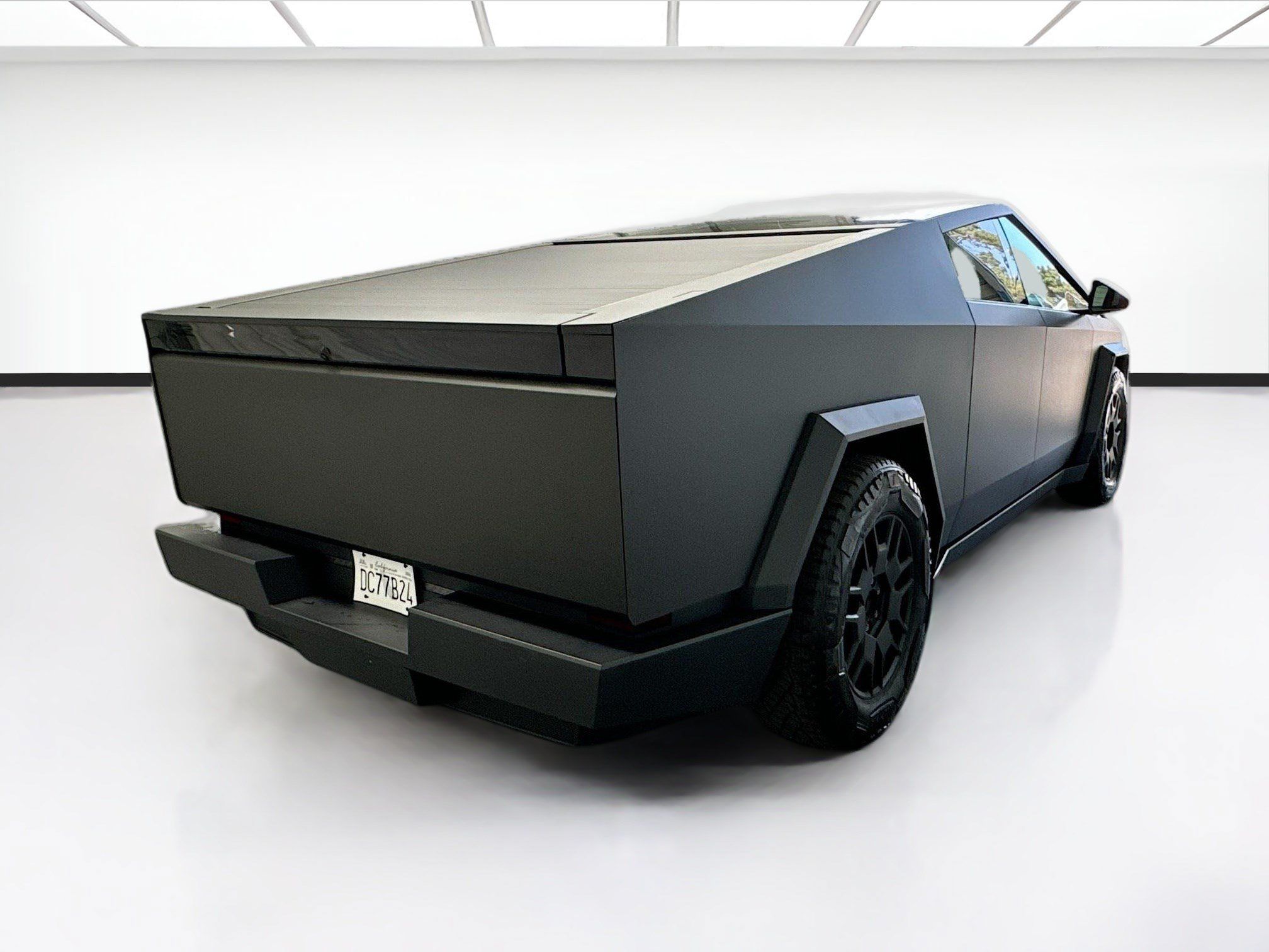 Used 2024 Tesla Cybertruck AWD Crew Cab image 4