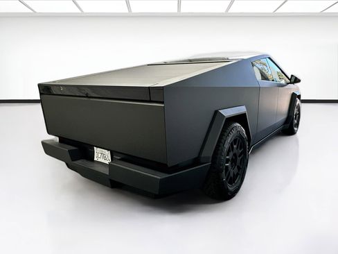 Used 2024 Tesla Cybertruck AWD Crew Cab image 4