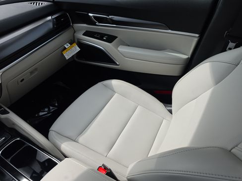 Certified 2024 Kia Telluride S w/ S Sunroof Package FWD image 15