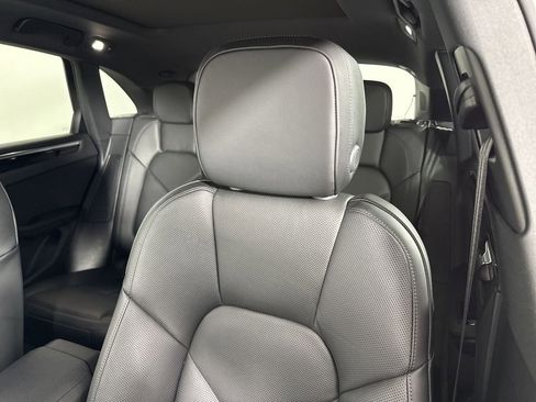 Certified 2025 Porsche Macan image 41
