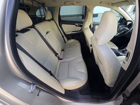 Used 2016 Volvo XC60 T5 Premier w/ Proximity Package AWD/4WD image 18