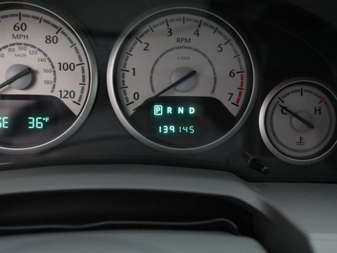 Used 2010 Chrysler Town & Country Touring image 22