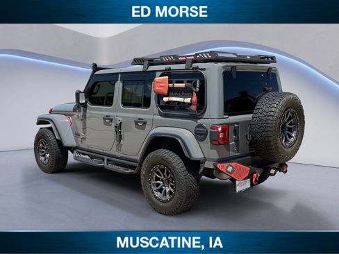 Used 2020 Jeep Wrangler Unlimited Sahara w/ Dual Top Group AWD/4WD image 3