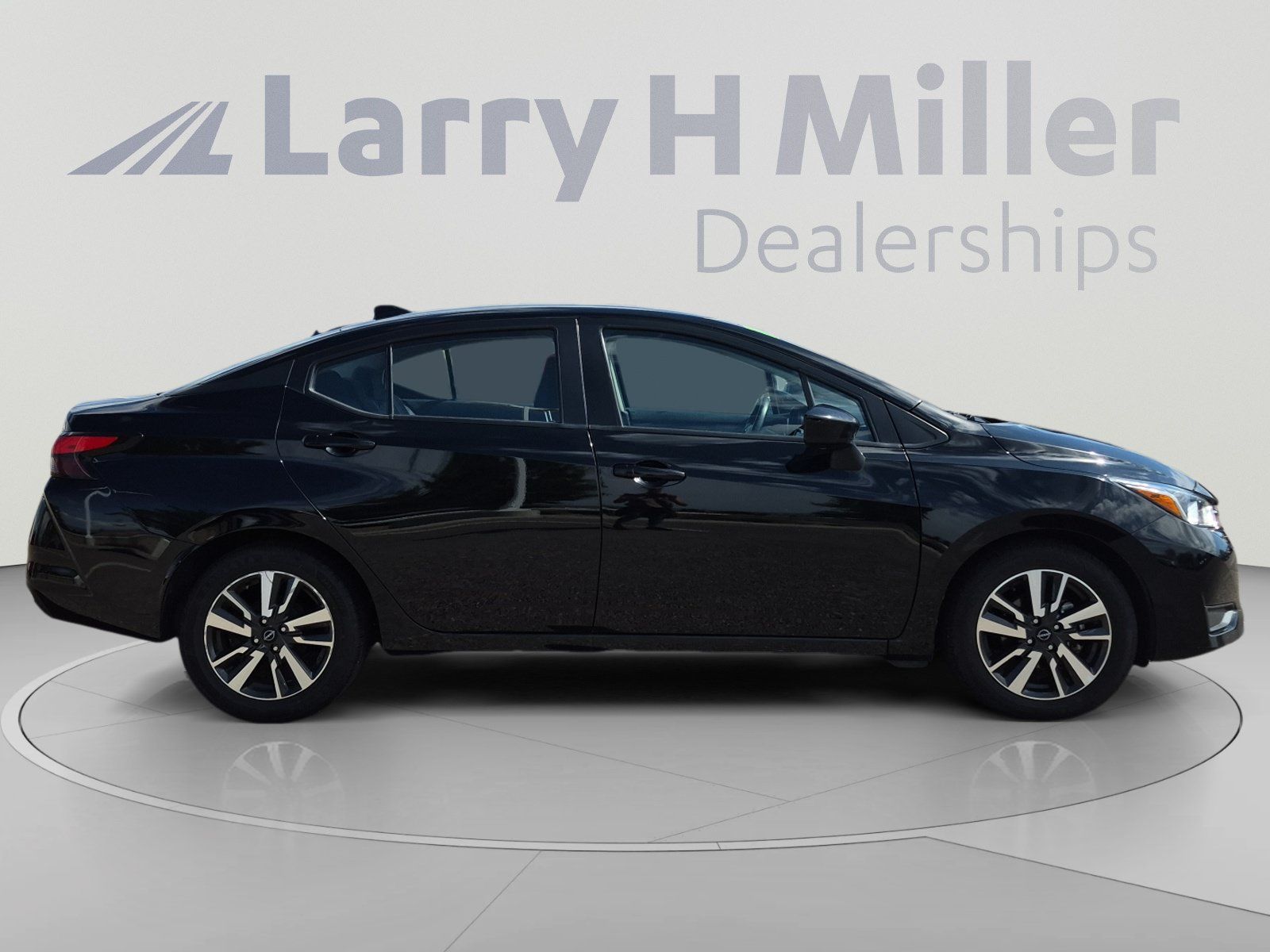 Used 2024 Nissan Versa SV FWD image 6
