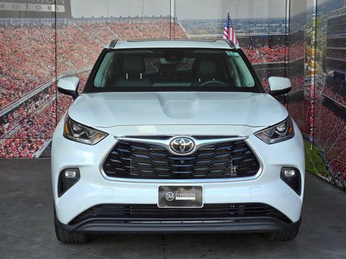 Used 2022 Toyota Highlander Limited AWD/4WD image 3