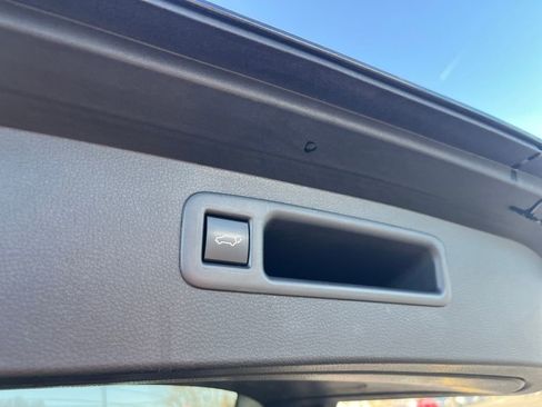 Used 2024 Toyota Highlander LE image 24