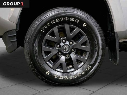 Certified 2021 Toyota Tacoma SR5 AWD/4WD image 11