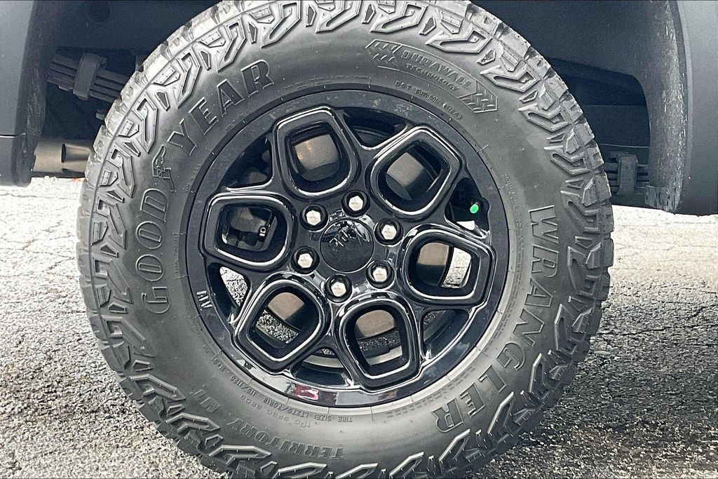 Used 2024 Chevrolet Silverado 1500 ZR2 w/ ZR2 Bison Edition AWD/4WD image 36