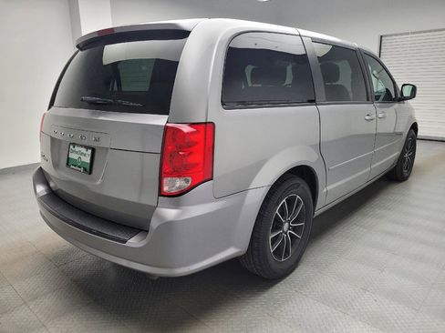 Used 2016 Dodge Grand Caravan SE FWD image 9
