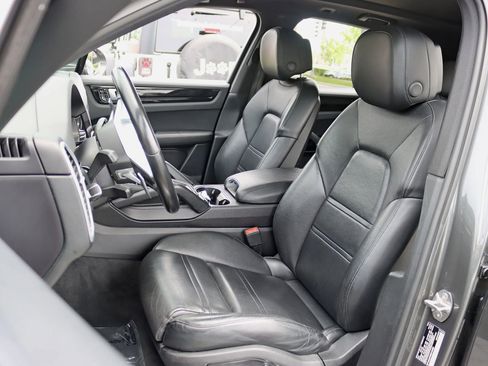 Used 2019 Porsche Cayenne AWD/4WD image 28