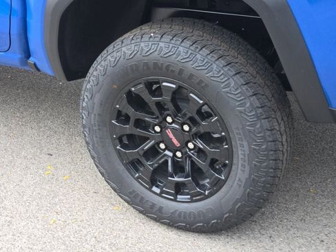 New 2026 GMC Canyon Elevation w/ Convenience Package image 17