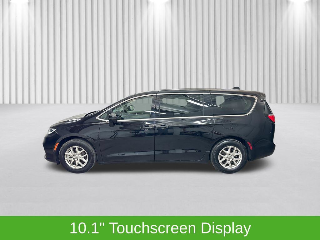Used 2024 Chrysler Pacifica Touring-L FWD image 11