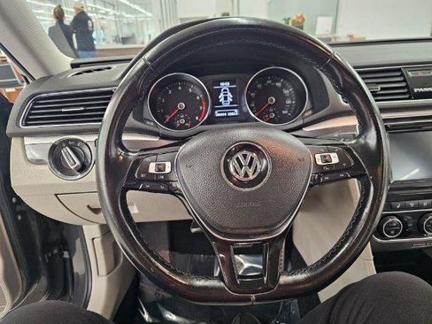 Used 2018 Volkswagen Passat 2.0T R-Line w/ R-Line Lighting Package FWD image 17