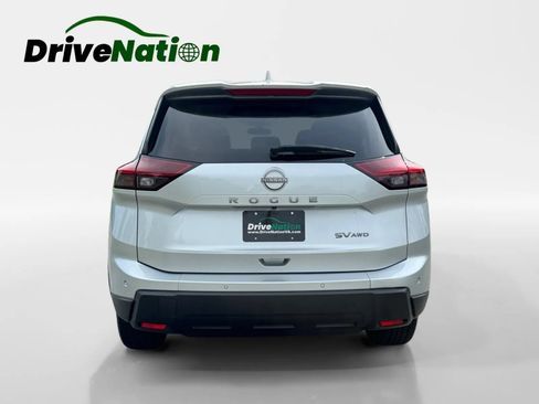 Used 2024 Nissan Rogue SV AWD/4WD image 6