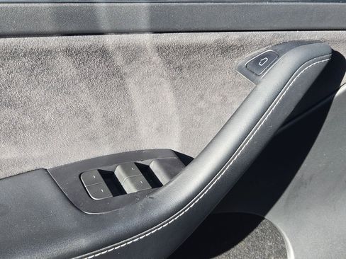 Used 2023 Tesla Model Y Performance image 13