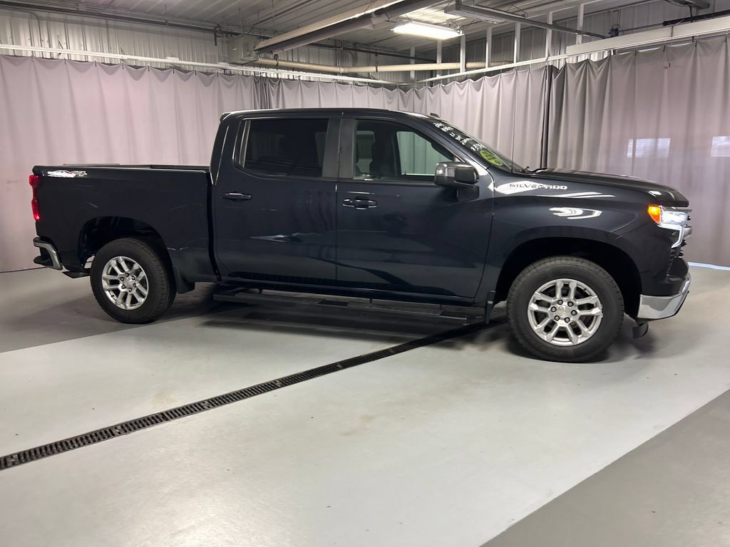 Used 2024 Chevrolet Silverado 1500 LT AWD/4WD image 8