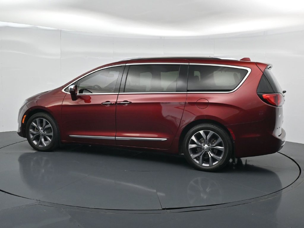 Used 2020 Chrysler Pacifica Limited w/ Tire & Wheel Group FWD image 4