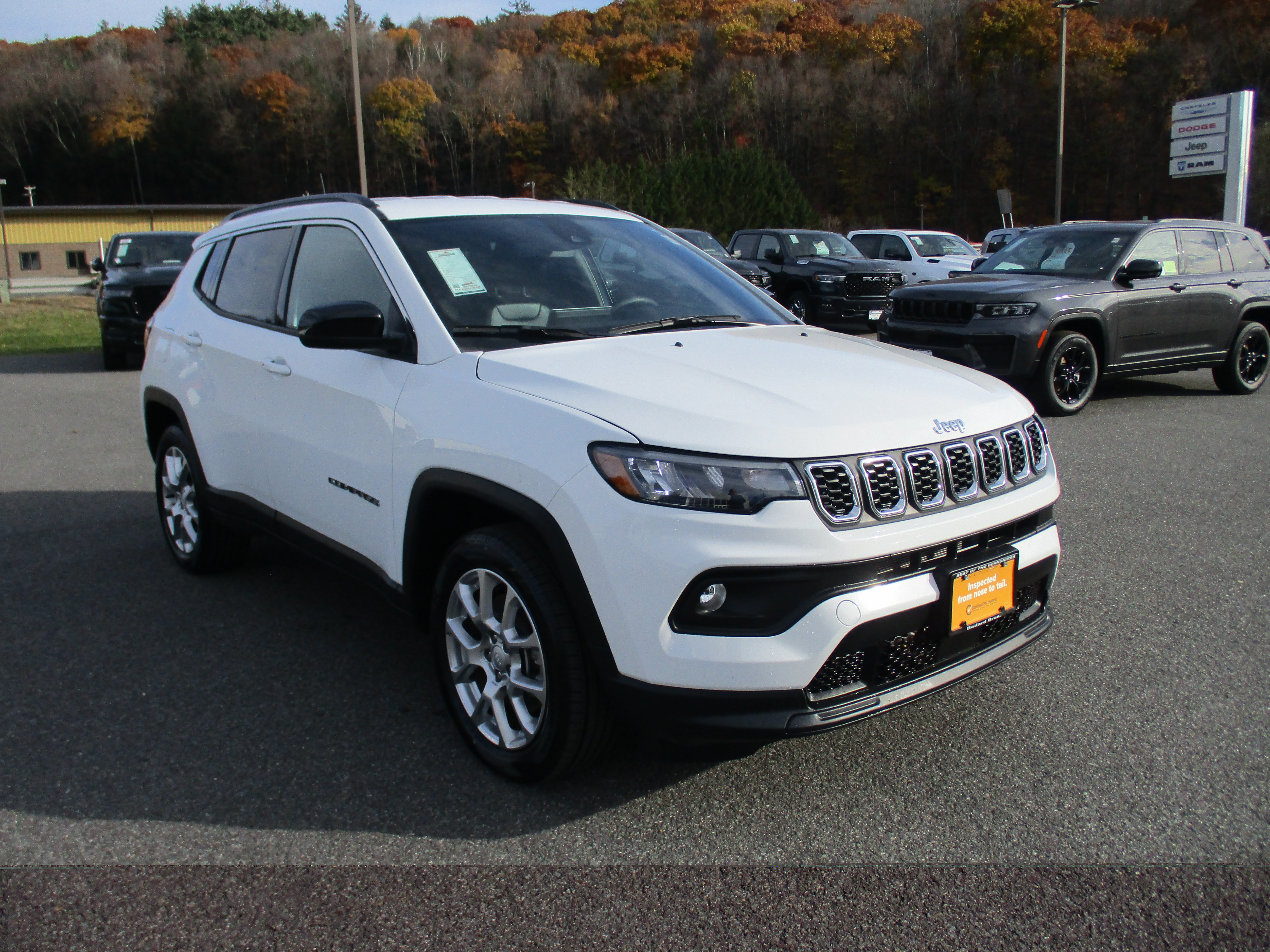 Certified 2024 Jeep Compass Latitude AWD/4WD image 3