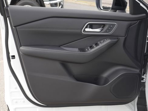 New 2026 Nissan Rogue Platinum image 33