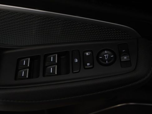 Used 2025 Acura MDX SH-AWD image 37