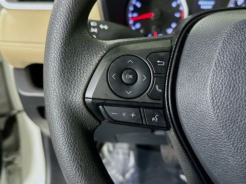 Used 2021 Toyota RAV4 LE image 16