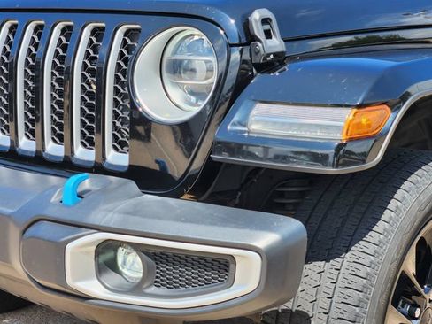 Used 2022 Jeep Wrangler Unlimited Sahara w/ Cold Weather Group AWD/4WD image 8