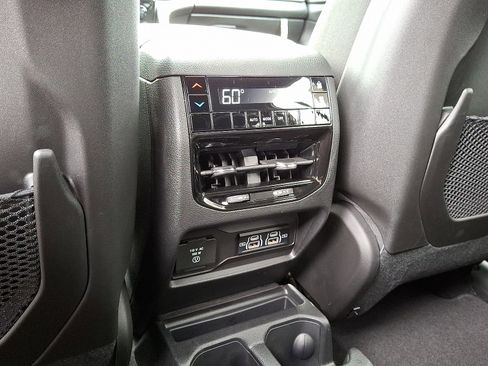 New 2025 Jeep Grand Cherokee L Altitude image 8