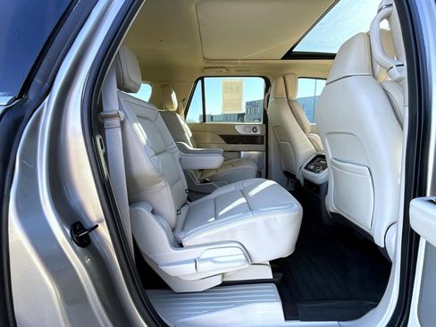 Used 2019 Lincoln Navigator L Reserve image 19
