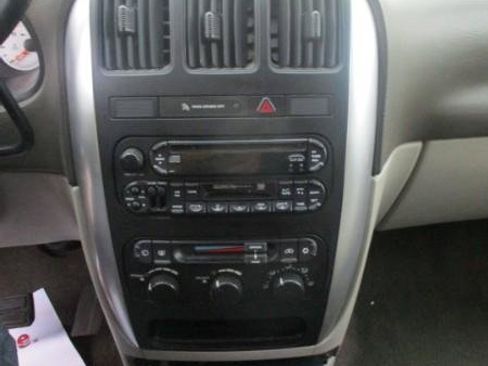 Used 2007 Chrysler Town & Country Touring FWD image 14
