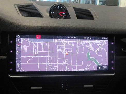 Used 2020 Porsche Cayenne S image 36