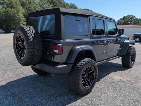 Used 2020 Jeep Wrangler Unlimited Sport S AWD/4WD image 3