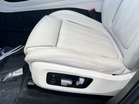 Used 2019 BMW X7 xDrive50i w/ Dynamic Handling Package image 19