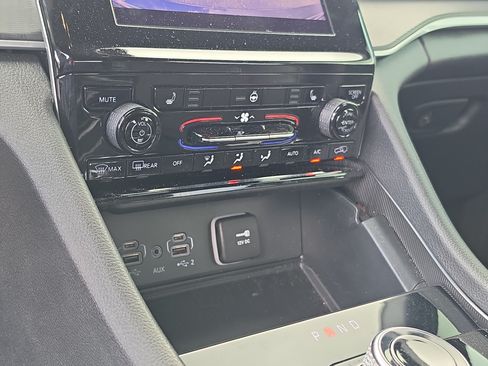 Used 2024 Jeep Grand Cherokee Altitude AWD/4WD image 26