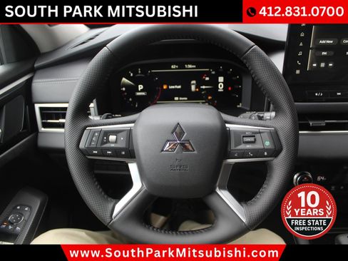 New 2025 Mitsubishi Outlander SE image 10