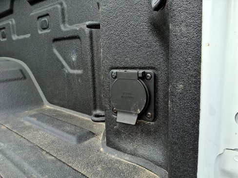 Used 2025 GMC Sierra 2500 AT4 w/ Technology Package image 5