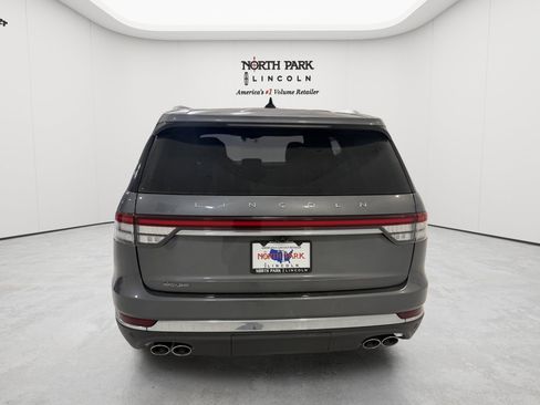 Used 2023 Lincoln Aviator Reserve w/ Class IV Trailer Tow Package RWD image 4