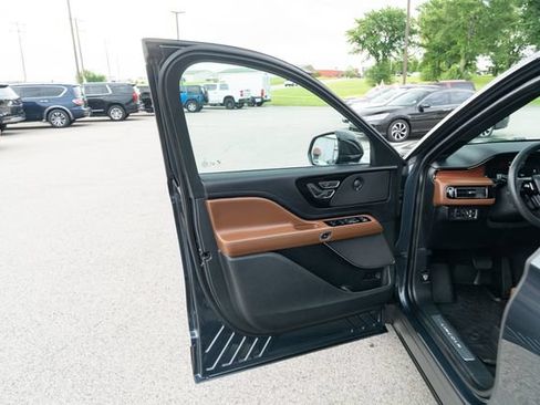 Used 2022 Lincoln Aviator Reserve w/ Elements Package Plus AWD/4WD image 13