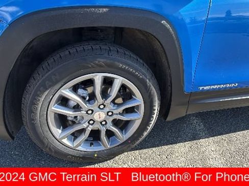 Used 2024 GMC Terrain SLT AWD/4WD image 9