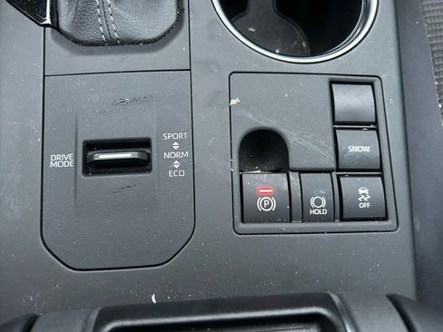 Used 2023 Toyota Highlander LE image 29