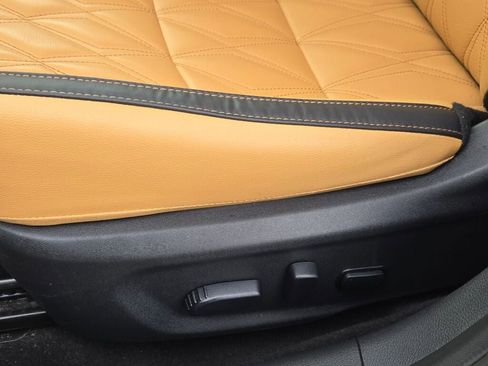 Used 2025 Nissan Sentra SV w/ SV Premium Package image 19