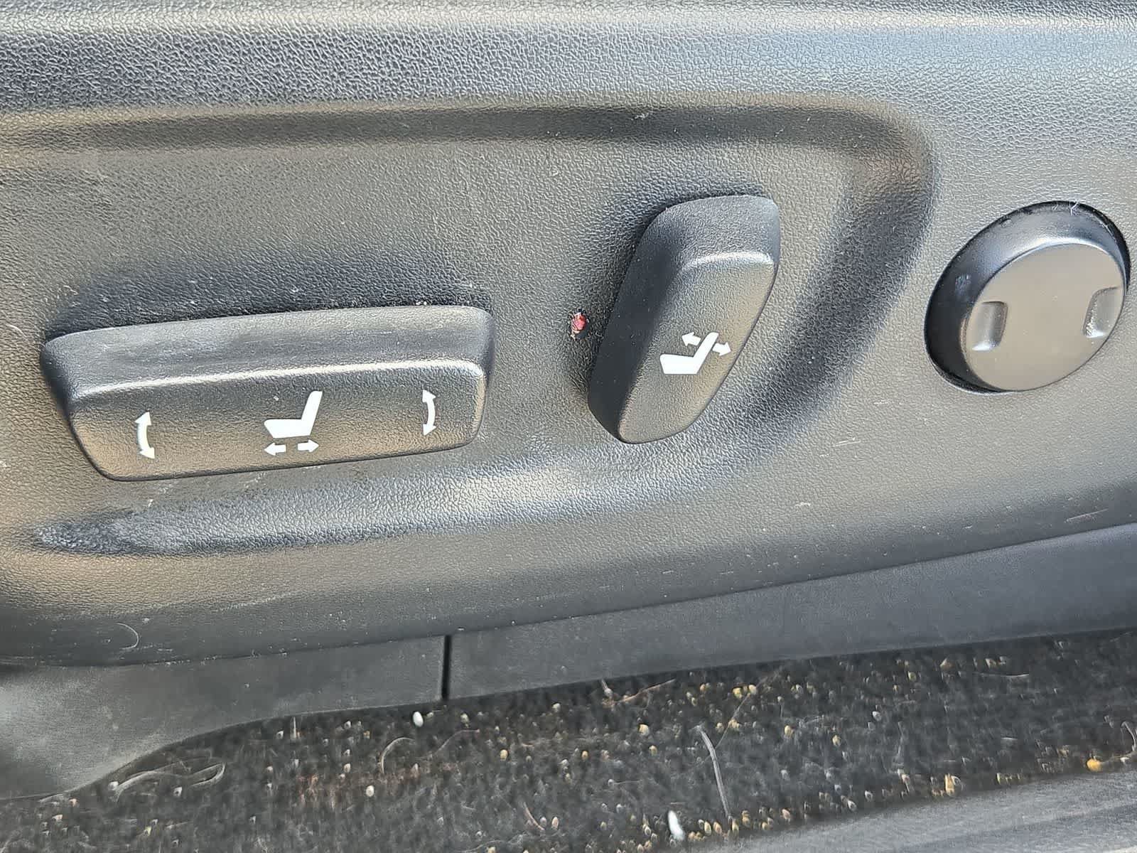Used 2019 Toyota 4Runner SR5 AWD/4WD image 17