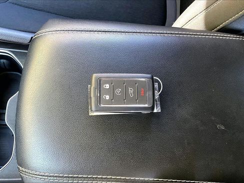 Used 2025 Jeep Grand Cherokee Laredo w/ Luxury Tech Group I image 12