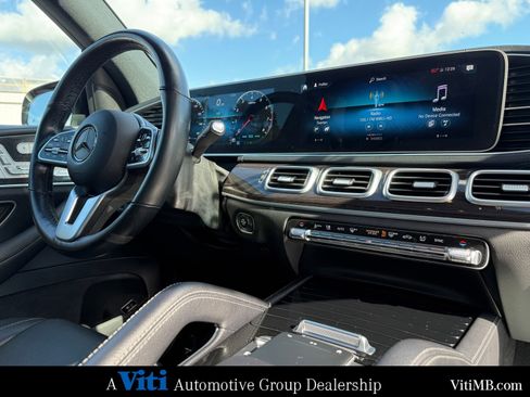 Used 2022 Mercedes-Benz GLS 450 4MATIC image 32