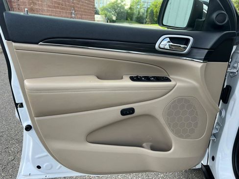 Used 2020 Jeep Grand Cherokee Limited AWD/4WD image 22