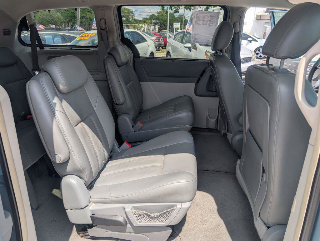 Used 2008 Chrysler Town & Country Touring FWD image 14